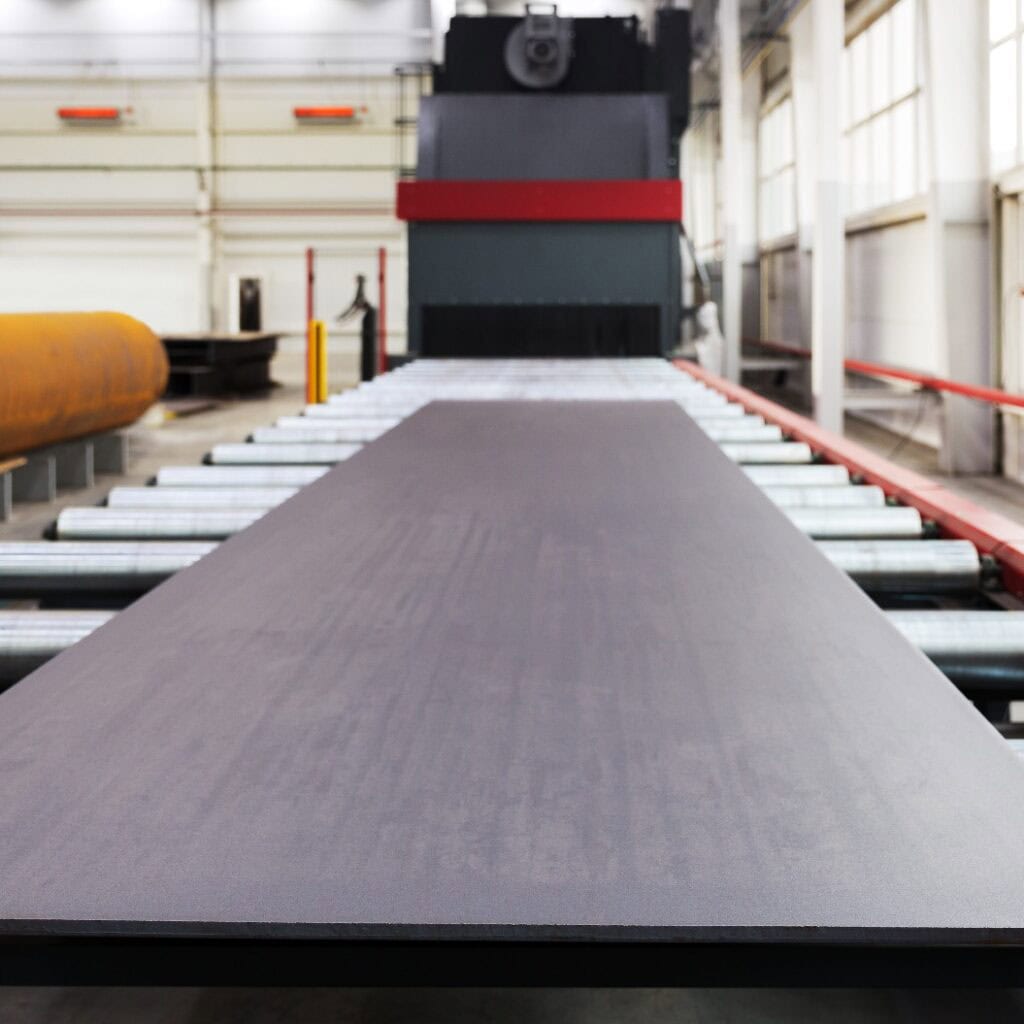 Strahlanlage für die Bearbeitung von Metallplatten und Profilen